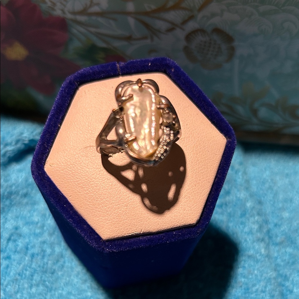Elegant Abnormal shape Pearl Ring